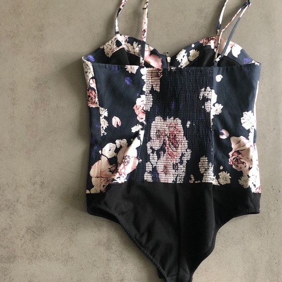 The Jetset Diaries Floral Bodysuit - Picture 2 of 3